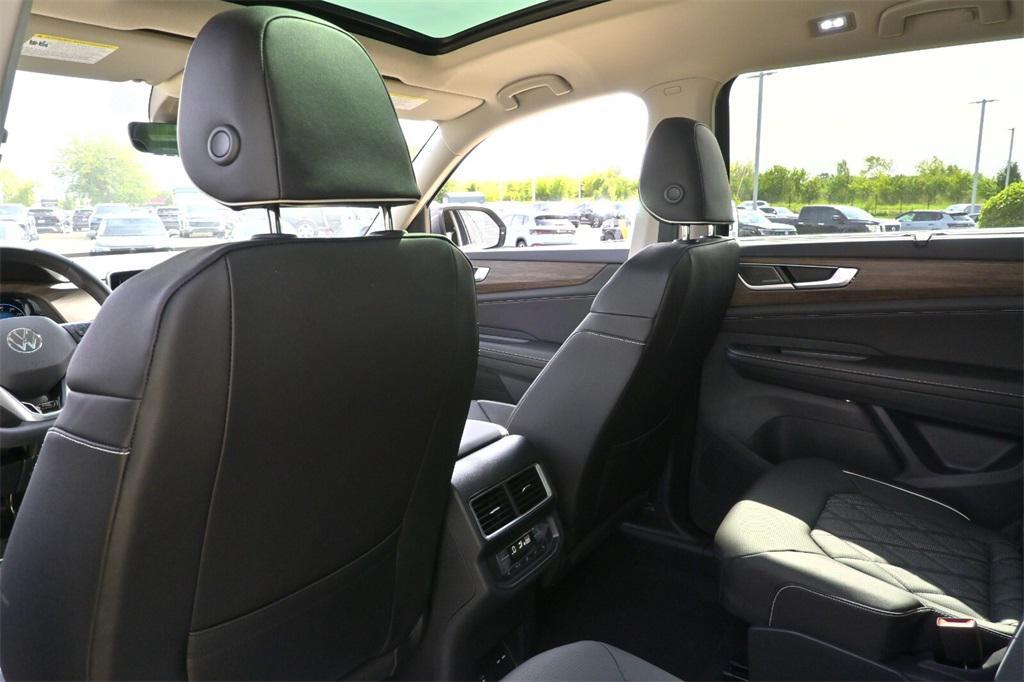 new 2025 Volkswagen Atlas car, priced at $48,151