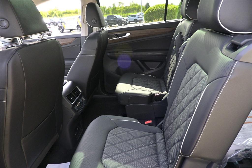 new 2025 Volkswagen Atlas car, priced at $48,151