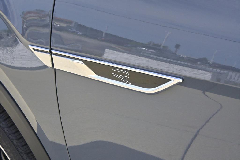 new 2025 Volkswagen Atlas car, priced at $48,151