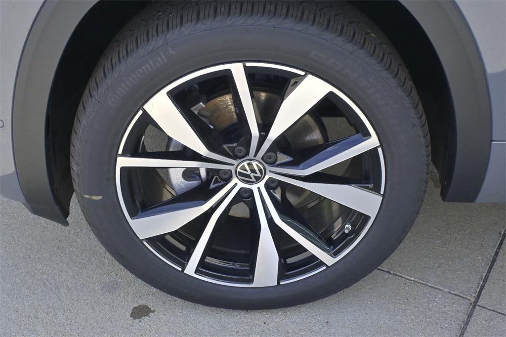 new 2025 Volkswagen Atlas car, priced at $48,151