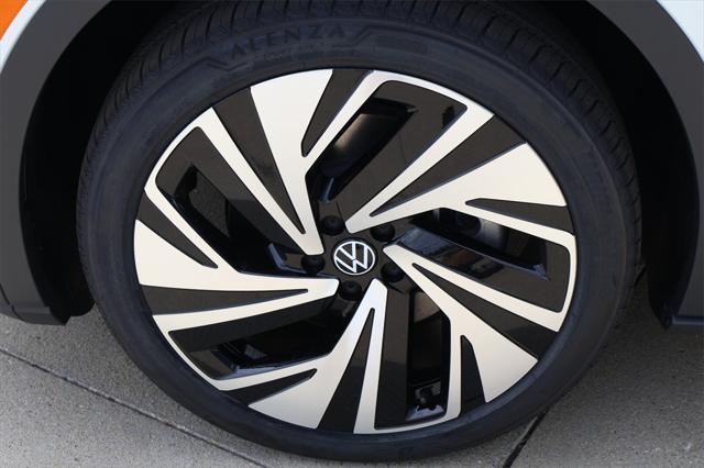 new 2025 Volkswagen ID.4 car, priced at $54,916