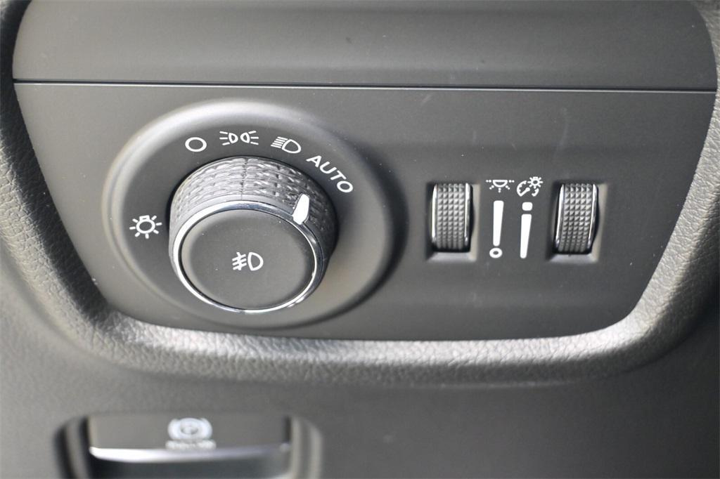 used 2022 Jeep Grand Cherokee car, priced at $35,991