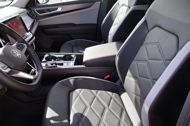 new 2025 Volkswagen Atlas car, priced at $47,151