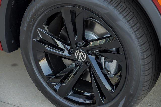 new 2024 Volkswagen Tiguan car, priced at $35,569