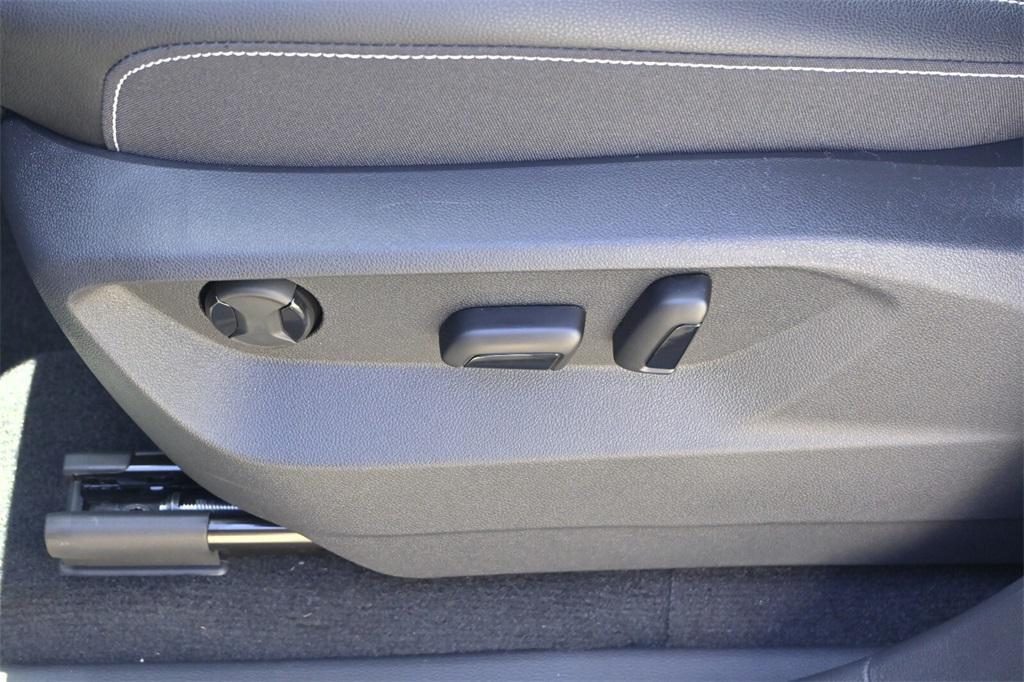 new 2026 Volkswagen Atlas car, priced at $42,311