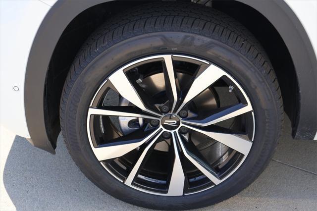 new 2025 Volkswagen Atlas car, priced at $53,324
