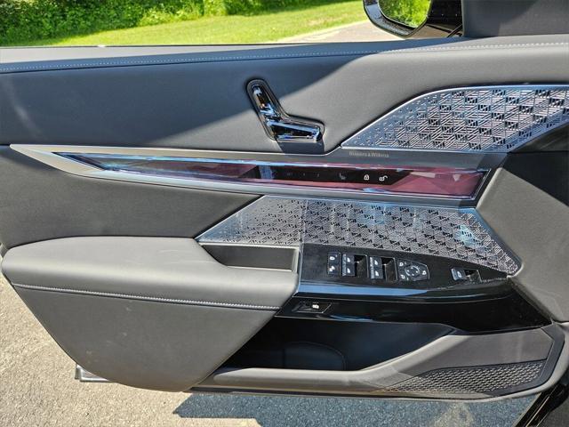new 2025 BMW 760 car, priced at $138,205