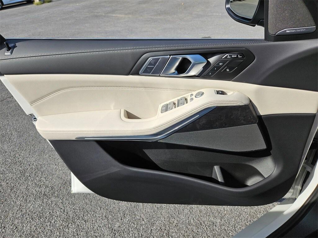 new 2026 BMW X7 car, priced at $95,265