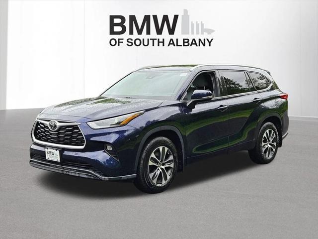 used 2022 Toyota Highlander car, priced at $32,954