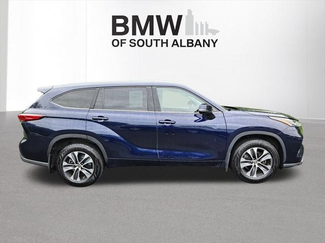 used 2022 Toyota Highlander car, priced at $32,954