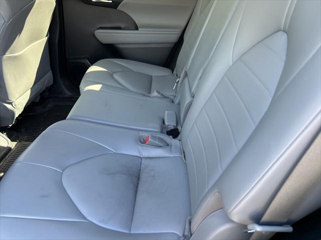 used 2022 Toyota Highlander car, priced at $34,008
