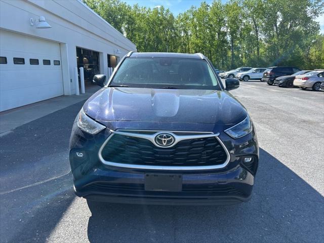 used 2022 Toyota Highlander car, priced at $34,008