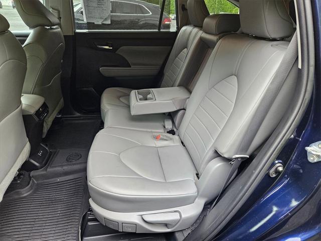 used 2022 Toyota Highlander car, priced at $32,954