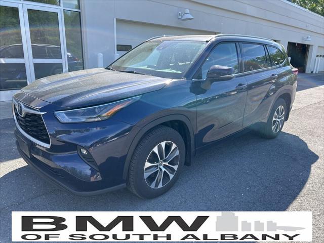 used 2022 Toyota Highlander car, priced at $34,008