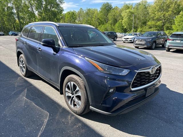 used 2022 Toyota Highlander car, priced at $34,008
