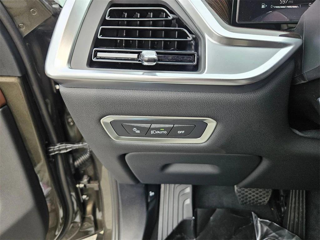new 2026 BMW X7 car, priced at $94,565