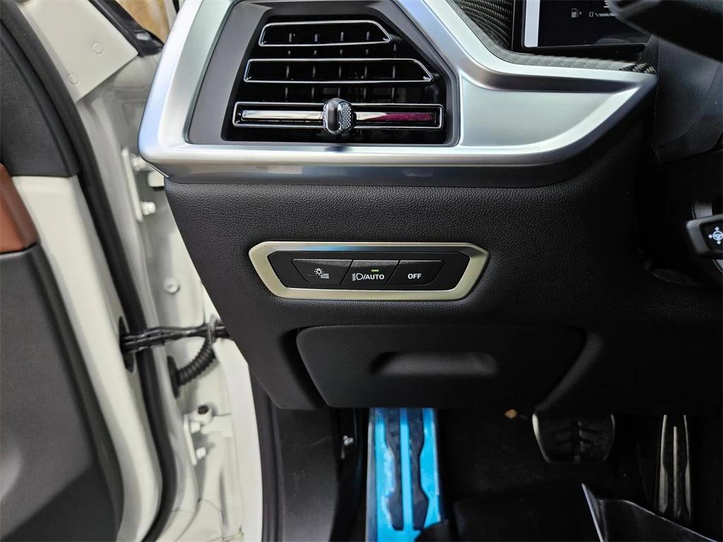 new 2026 BMW X7 car, priced at $120,905