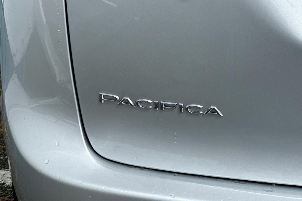 new 2023 Chrysler Pacifica Hybrid car, priced at $43,730