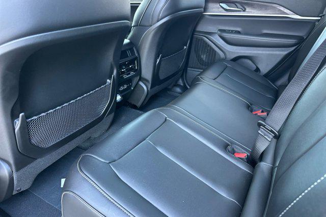 new 2025 Jeep Grand Cherokee car, priced at $40,970