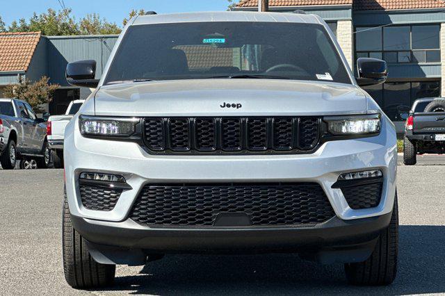 new 2025 Jeep Grand Cherokee car, priced at $40,970