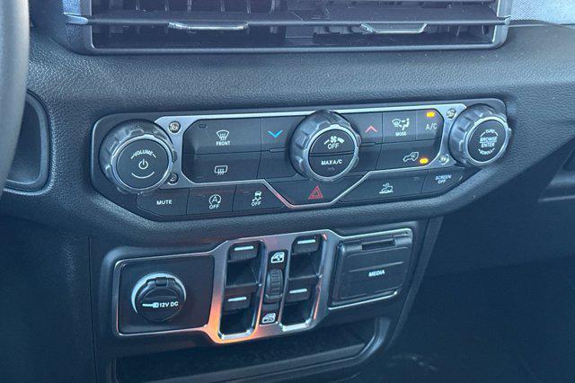 new 2025 Jeep Gladiator car, priced at $43,195