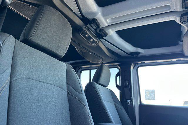 new 2025 Jeep Gladiator car, priced at $43,195