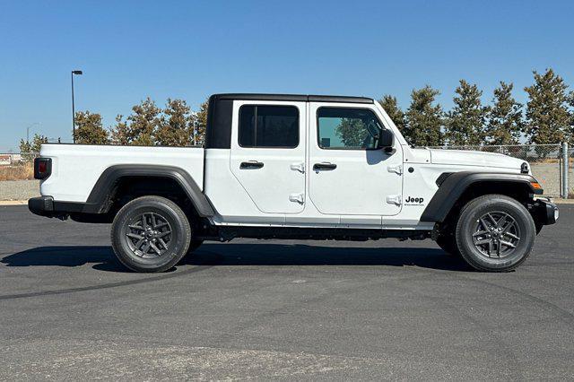 new 2025 Jeep Gladiator car, priced at $43,195