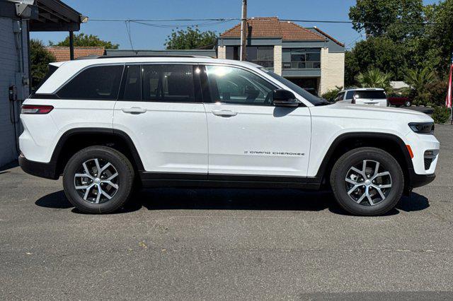 new 2025 Jeep Grand Cherokee car, priced at $45,805