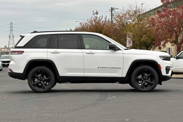 new 2025 Jeep Grand Cherokee car, priced at $41,925