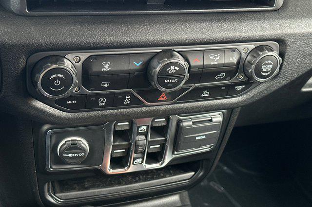 new 2025 Jeep Gladiator car, priced at $43,180