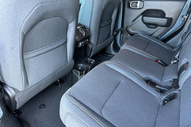 new 2025 Jeep Gladiator car, priced at $42,980