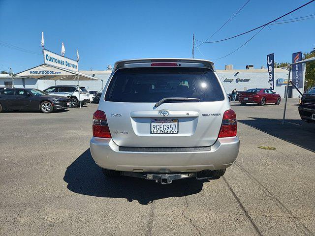 used 2006 Toyota Highlander car, priced at $9,998