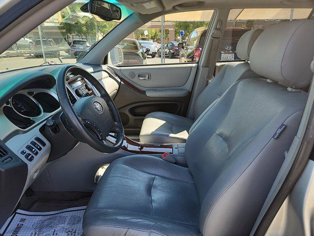 used 2006 Toyota Highlander car, priced at $9,998