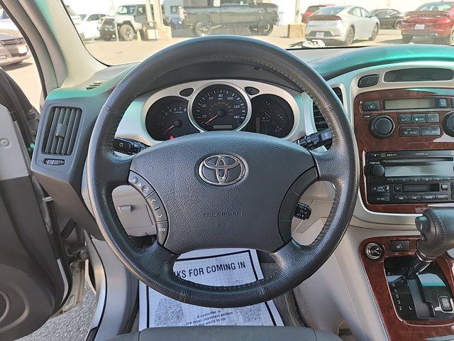 used 2006 Toyota Highlander car, priced at $9,998