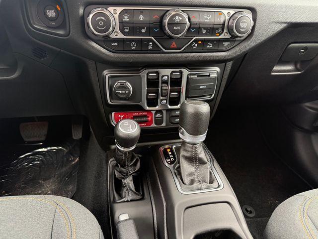 new 2025 Jeep Gladiator car, priced at $49,827