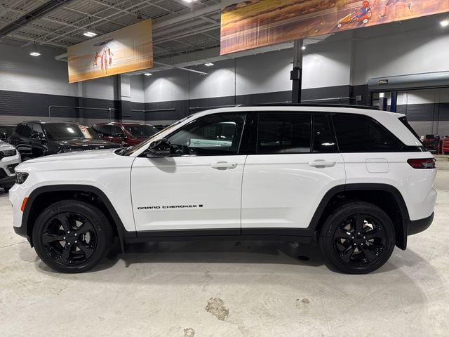 new 2025 Jeep Grand Cherokee car, priced at $43,955