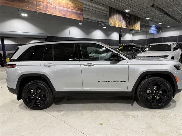 new 2025 Jeep Grand Cherokee car, priced at $47,557