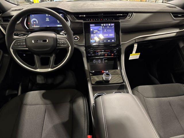 new 2025 Jeep Grand Cherokee car, priced at $38,977