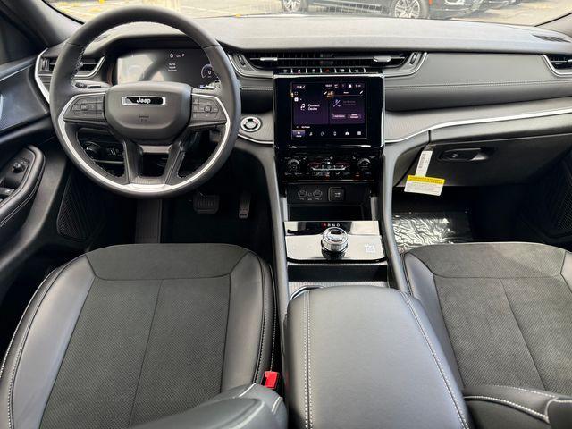 new 2025 Jeep Grand Cherokee car, priced at $42,824