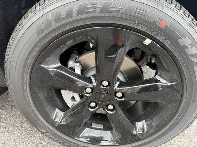 new 2025 Jeep Grand Cherokee car, priced at $42,824