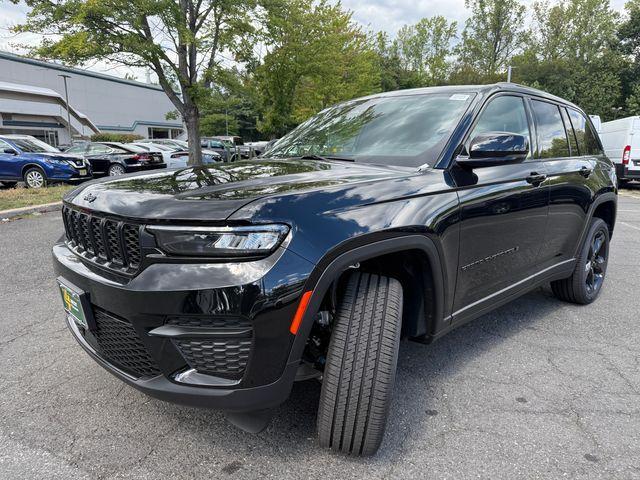 new 2025 Jeep Grand Cherokee car, priced at $42,824