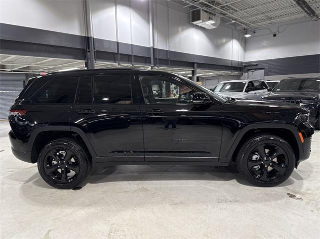 new 2025 Jeep Grand Cherokee car, priced at $48,674