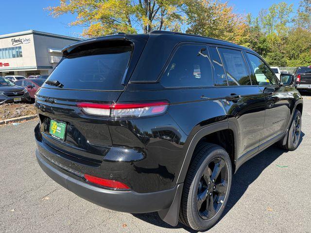 new 2025 Jeep Grand Cherokee car, priced at $45,050