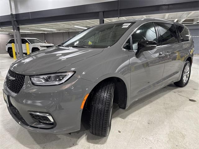 new 2025 Chrysler Pacifica car, priced at $48,915