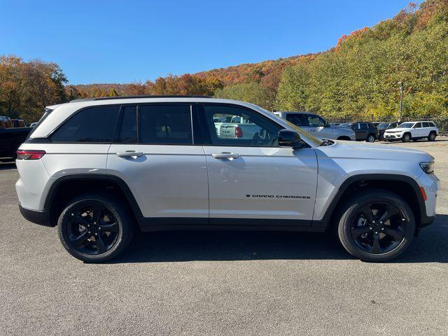 new 2025 Jeep Grand Cherokee car, priced at $48,375