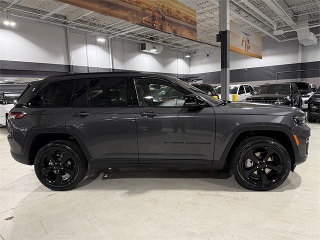 new 2025 Jeep Grand Cherokee car, priced at $48,374