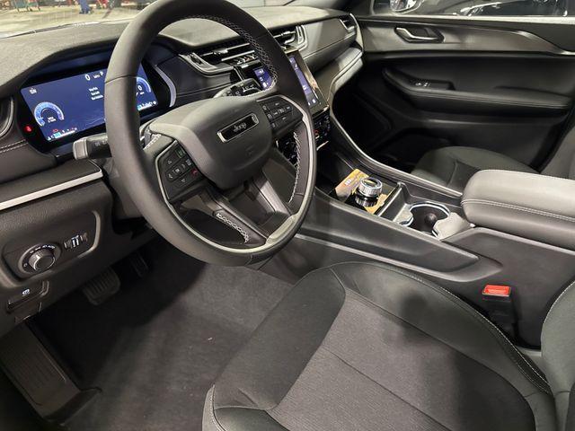 new 2025 Jeep Grand Cherokee car, priced at $40,772