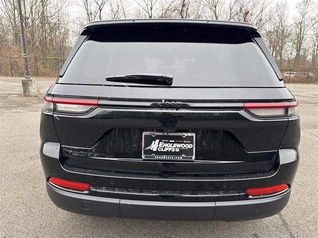 new 2025 Jeep Grand Cherokee car, priced at $44,675