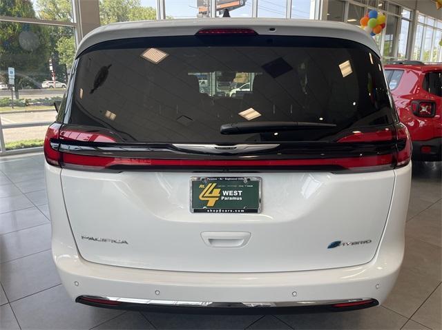 new 2023 Chrysler Pacifica Hybrid car, priced at $45,990