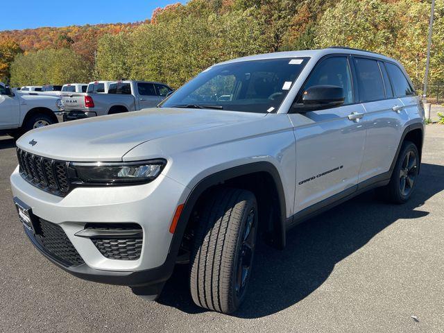 new 2025 Jeep Grand Cherokee car, priced at $45,050
